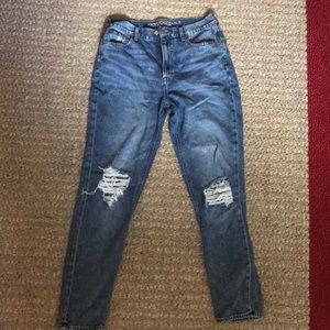 American Eagle distressed mom jeans 8 Long
